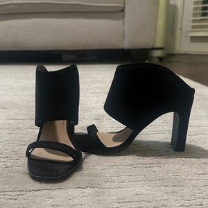 42 GOLD Black Open-Toe Heels